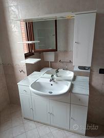 mobile bagno lavabo rubinetto 