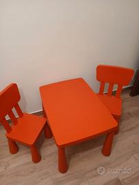 set tavolino con sedie e sgabelli da bambino 