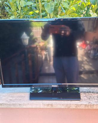 TV Haier LE28M600C 28 Pollici HD LED DVB-t