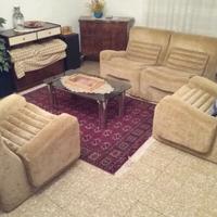 Divanetto + 2 poltrone + tavolino, anni '70