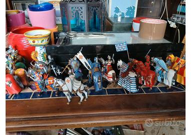 Personaggi in piombo.