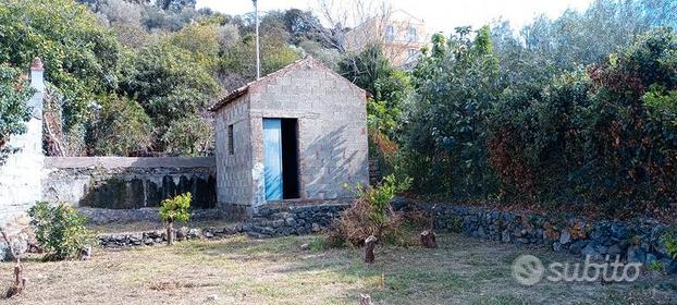 Terreno panoramico acicastello