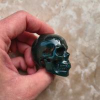 Teschio pietra colore verde scuro con sfumature 