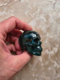 Teschio pietra colore verde scuro con sfumature 