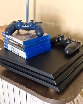 PlayStation 4 Pro 1TB + 5 Giochi + 2 Joystick