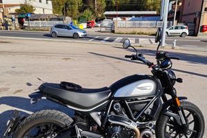 Ducati Scrambler Icon Dark 800