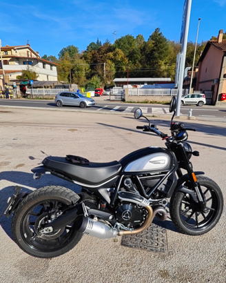 Ducati Scrambler Icon Dark 800