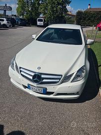 Mercedes-benzina E220 