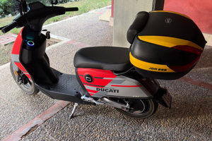 Scooter Super Soco CUX (Special  edition DUCATI)