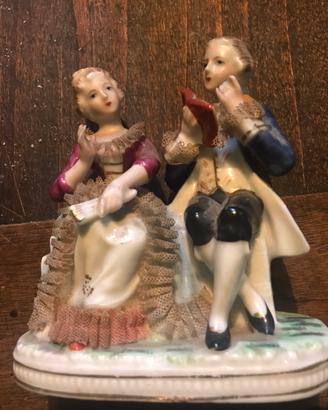 Statuina Dama e Cavaliere vintage Royal Porzellan