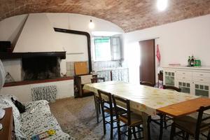 Rustico / Casale di 200 m² con più di 5 locali a M