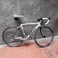 bici da corsa Bianchi via Nirone