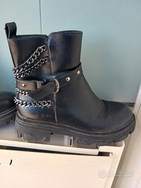 stivali nuovi con catene 
