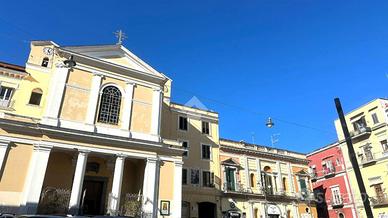 2 LOCALI A TORRE ANNUNZIATA
