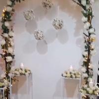 Arco fiori Rose finte Allestimento matrimonio