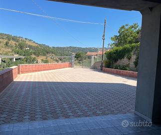 Casa bifamiliare ingresso e terreno indipendente