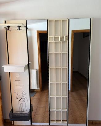 Mobile ingresso con due specchi
