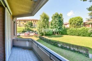 QUADRILOCALE CON BOX E CANTINA