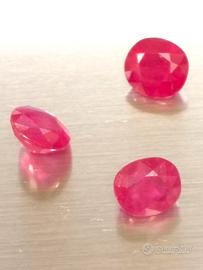 3 rubini Birmania, rosso intenso 3,5 carati 