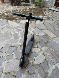 Monopattino elettrico Segway ninebot e22e