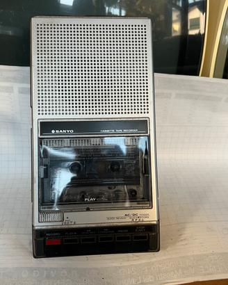 Mangiacassette SANYO