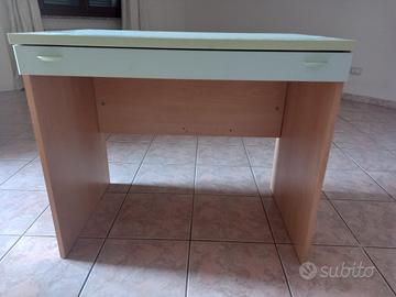 Tavolo scrivania con cassetto