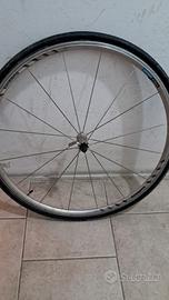 ruota bici Shimano Wheels anteriore con copertone