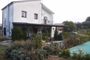 Villetta rustica con oliveto