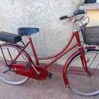 bici bicicletta donna rossa