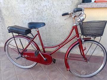 bici bicicletta donna rossa