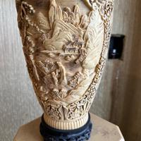 Vaso in pasta d’avorio o resina