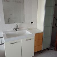 Mobiletti per il bagno e lavandino