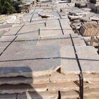 Lasticatro di pietra di recupero affascinante