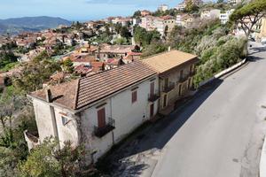 Villa di 400 m² con più di 5 locali a Ogliastro Ci
