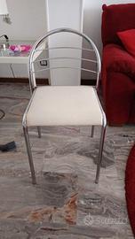 sedia dal design moderno e minimalista