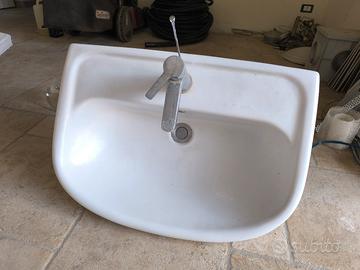 Lavello, bidet, water e vasca da bagno