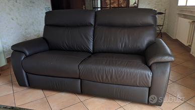divano in pelle.