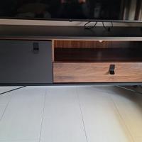 Mobile TV con gambe in legno