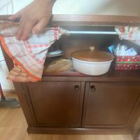 Mobile in legno marrone scuro