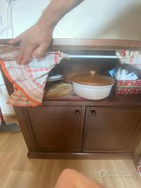 Mobile in legno marrone scuro