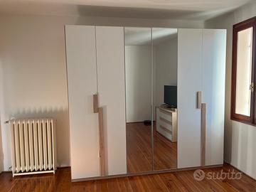 Camera completa con specchio ancora imballato