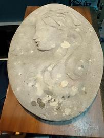 scultura volto di donna in pietra,reperto storico