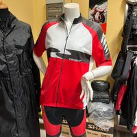 Svendita abbigliamento sportivo per chiusura