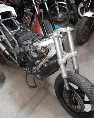 Kawasaky ZX600 Demolita - Per Ricambi