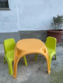 Set tavolino e sedie