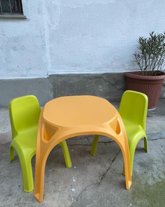 Set tavolino e sedie