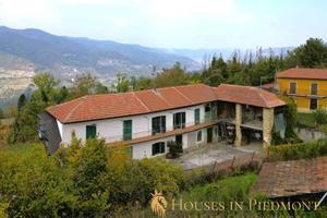 Rustico / Casale di 450 m² con più di 5 locali a P