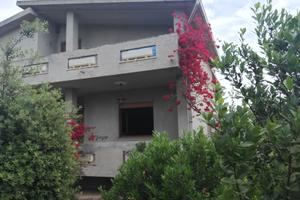 Casa indipendente con ampio giardino