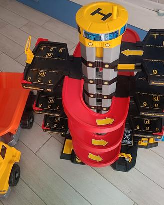 Gioco garage multipiano e camion