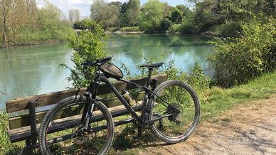 Mountain bike Merida con telaio in carbonio